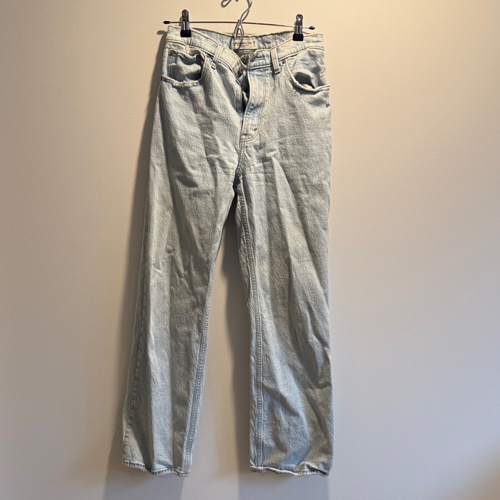 Light Wash Women Jeans - Classic Casual Style